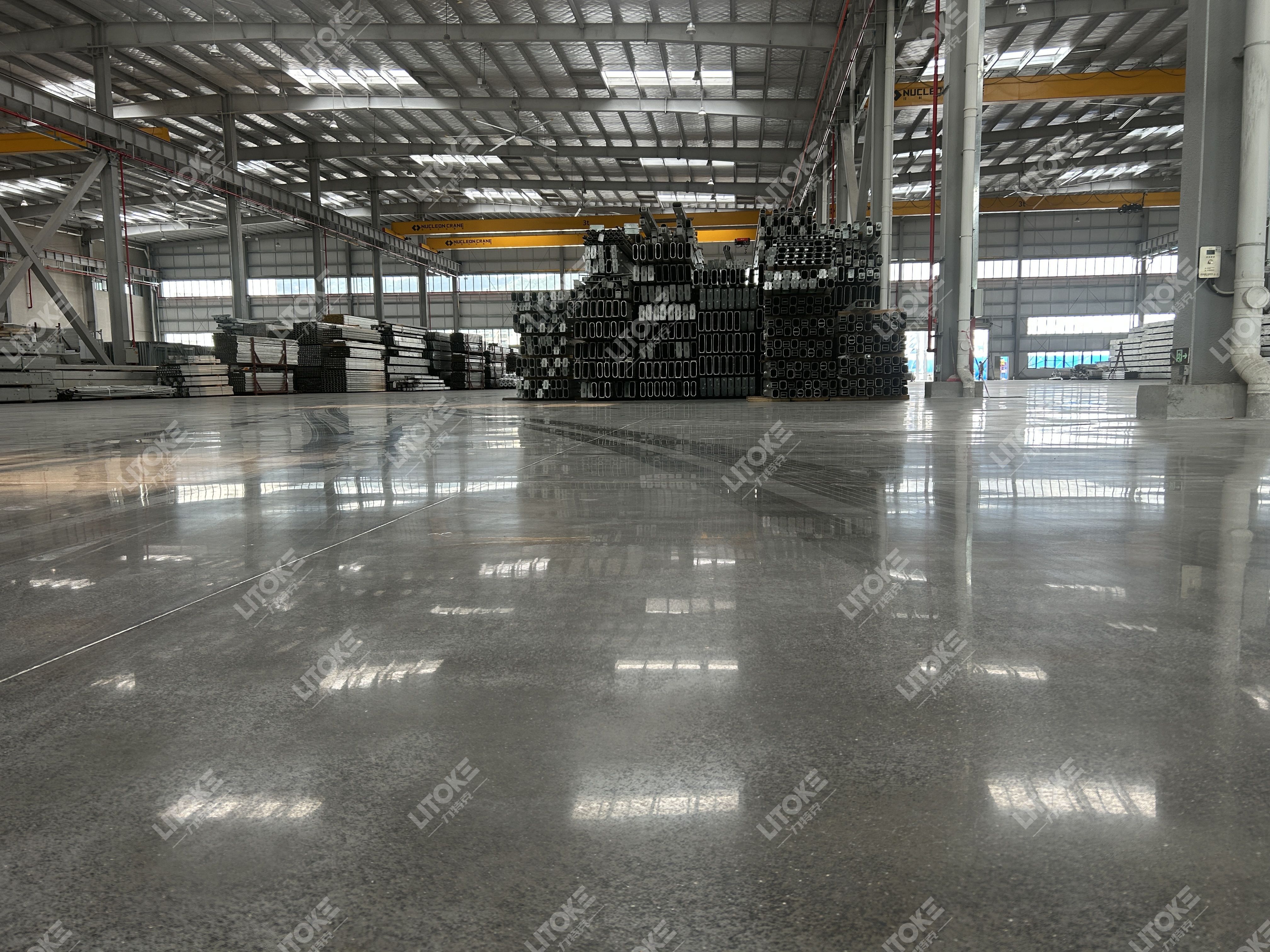 金剛砂地坪 vs 密封固化劑地坪，傻傻分不清？看完就懂！